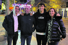 João Félix com a família numa noite em Madrid