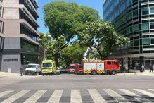Emergência em Lisboa: Bombeiros e ambulâncias no local, com quatro feridos