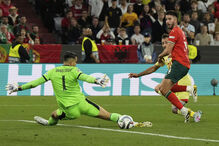 Portugal defronta Espanha na Liga das Nações em Munique; Diogo Costa e Cristiano Ronaldo em campo