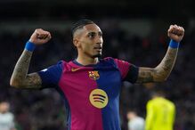 Raphinha enfrenta dificuldades ao tentar pagar baguete no supermercado