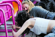 Confrontos em Los Angeles levam a detenções e aumentam a tensão com a Guarda Nacional