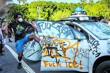 Protestos e confrontos com a polícia em Los Angeles resultam em detenções e tensão