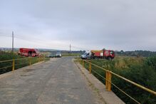 Carro submerso em Santa Catarina após despiste; bombeiros e GNR no local