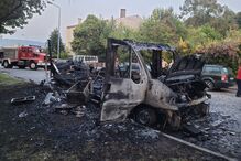 Incêndio em Braga destrói caravana e dois carros, devido às altas temperaturas.
