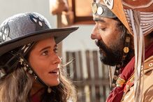 Casal de cangaceiros em cena da série 