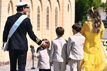 Batizado da filha de Carl Philip e Sofia da Suécia, com destaque para a presença de Estelle