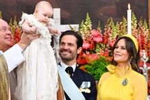 Príncipes Carl Philip e Sofia celebram batizado da filha Inês em Drottningholm, com a presença da madrinha Estelle