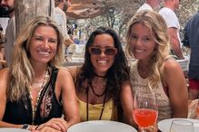 Pimpinha Jardim aproveita férias em Ibiza com amigas após traição familiar