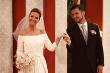 Cristina Ferreira surge vestida de noiva ao lado de Ruben Rua