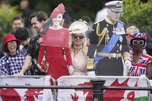 Fãs da realeza mostram recortes de Carlos III e Kate Middleton