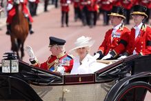 Cerimónia Trooping the Colour com Carlos III e Camilla no Palácio de Buckingham