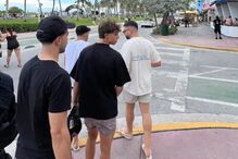 João Félix aproveita férias em Miami com amigos e apresentadora colombiana