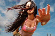 India Malhoa lança novo videoclipe 'Pedalar' com Bombeiros Voluntários da Ajuda