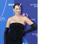 Charlene cruza-se com 'enteada' no festival de televisão em Monte Carlo