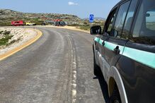 Veículo da GNR e meios de socorro no local, incluindo um helicóptero