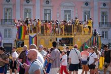 Milhares marcham na Avenida da Liberdade, em Lisboa, pelo Europride 2025