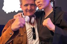Martin Kove e Alicia Hannah-Kim num evento após incidente