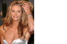Elle Macpherson, modelo australiana de 61 anos, eleita a mulher mais bela