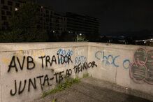 Grafítis contra Villas-Boas e pedido de demissão do presidente portista perto do Estádio do Dragão