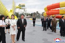Kim Jong-un, Ri Sol-ju e filha inauguram resort Kalma em Wonsan, Coreia do Norte