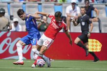Benfica e Chelsea empatam ao intervalo, num jogo disputado em Charlotte