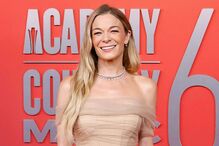 LeAnn Rimes lida com imprevisto hilário durante um concerto em Washington