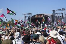 Críticas a Israel e apoio à Palestina marcam concertos em Glastonbury