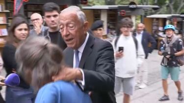 “Não me agarre no pescoço”: ativista pró-Palestina recusa ouvir Marcelo Rebelo de Sousa 