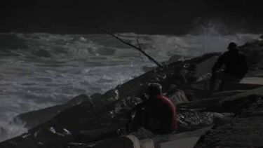 Homem morre após cair ao mar enquanto pescava ao largo do porto da Figueira da Foz