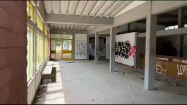 Piscina em ruínas, balneários degradados e portões fechados: é como se encontra o parque de campismo da Costa da Caparica