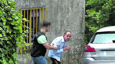 Homem mata à paulada prima que o acolheu e dorme com o cadáver