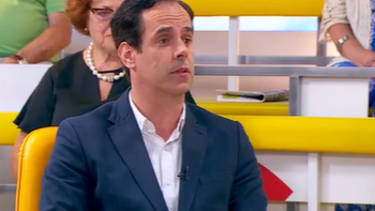 O que faz pior aos seus pés? Utilizar chinelos ou saltos altos?