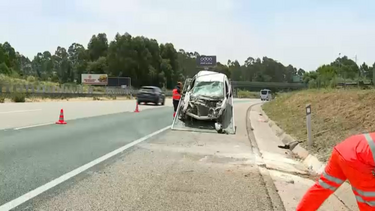Dois feridos, um deles grave, em despiste de carro na A1 em Santa Maria da Feira