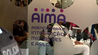 Imigração em Portugal cai 2% em 2024, mas entradas para trabalhar sobem 9%