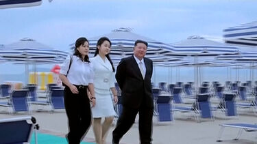 Mulher de Kim Jong-un reaparece em público após ano e meio para inauguração de resort  