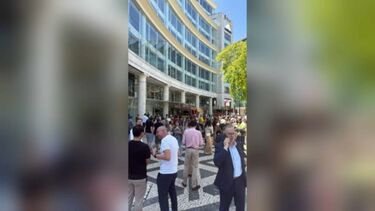 Incêndio deflagra no Atrium Saldanha em Lisboa. Edifício evacuado