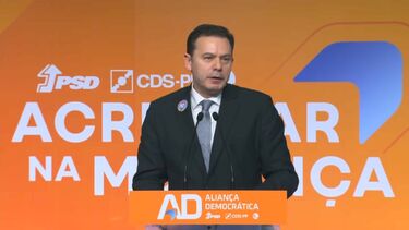 Luís Montenegro entrega nova declaração de rendimentos