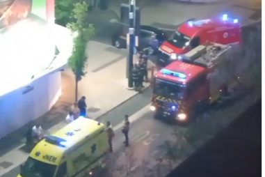 Colisão entre mota e carro na Avenida Fontes Pereira de Melo, Lisboa, faz um ferido