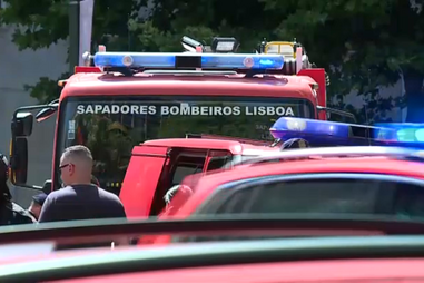 Dois feridos em apartamento em Carnide.