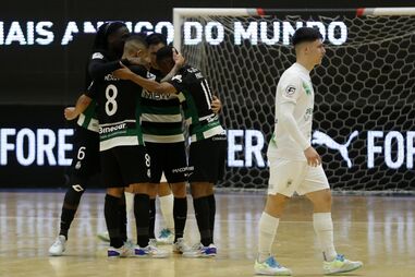 Sporting vence Leões de Porto Salvo e empata meia-final do campeonato de futsal