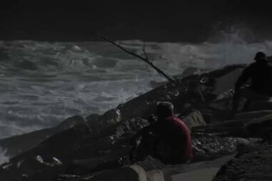 Homem morre após cair ao mar enquanto pescava ao largo do porto da Figueira da Foz