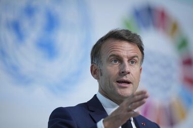 Macron condena polícia por impedir patriarca de celebrar missa no Santo Sepulcro