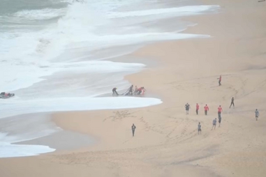 Mulher ferida em queda de parapente em praia no concelho de Alcobaça