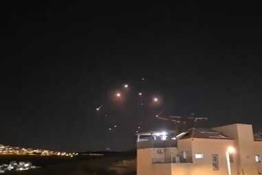 
Sobe para cinco o número de mortos após ataque com mísseis iranianos no norte de Israel