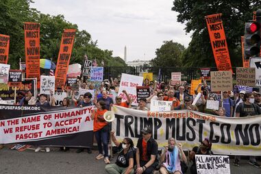 Manifestantes protestam contra Trump e políticas nos EUA