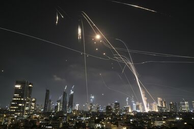 Irão retalia e lança mísseis balísticos a Israel