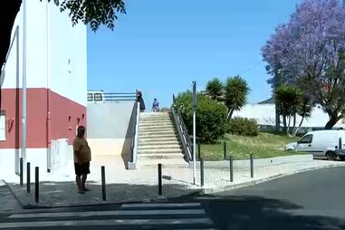 “Este senhor é horrível”: moradora diz que PSP esfaqueado multava várias pessoas do bairro  