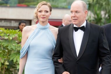 Princesa Charlene e príncipe Alberto no festival no Mónaco