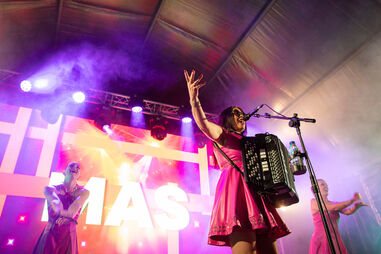 Rosinha anima arraial no Campo Pequeno, com música e sardinhas