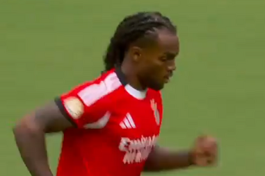 Benfica goleia no meio de duas tempestades